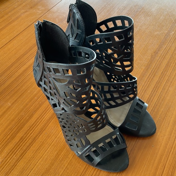 BCBG Cut out Heels | Size 8 - Picture 2 of 6